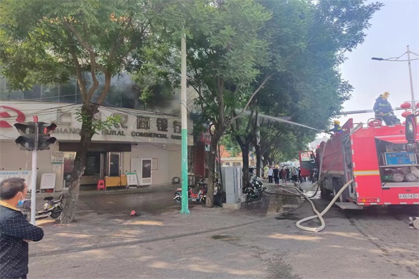 1653486332833638.jpg 寰俊剧_20220525214154.jpg